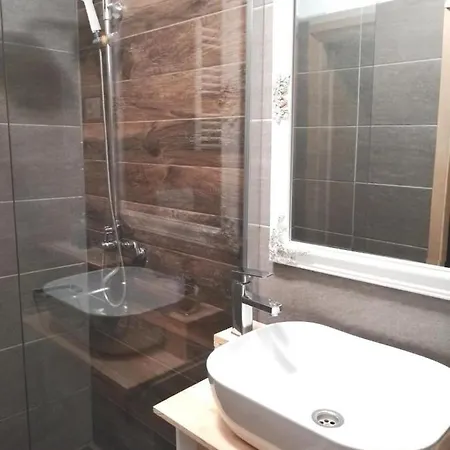 Sublime Double Bedroom With Breakfast And Free Mini Bar
